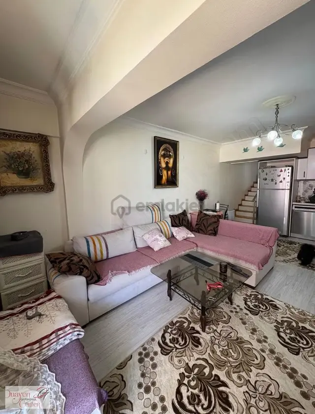 Kuşadası Merkezi Konumda 3+1 Eşyalı Kiralık Villa 2