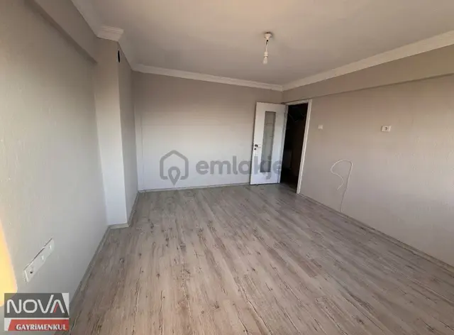 Manisa Alaybeyde Cadde Üzerinde 2+1 Asansörlü Kiralık Daire 2