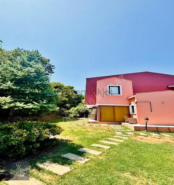 Şilede Fırsat Takasa Açık Site İçi Güvenlikli 4+1 Satılık Villa