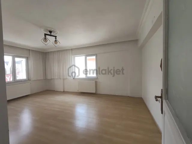 Yılmaz Gayrımenkulden 2.katta 3+1 130 M2 Geniş Daire 2