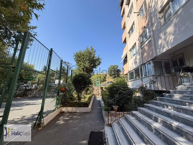 Famas Sitesi'nde Metrobüse 5dk Yürüme Mesafesinde 3+1 Kiralık 1