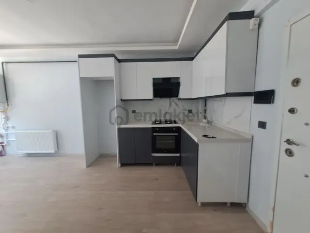 Alaçatı'dan İncek'te Uygun Fiyatlı 1+1 Kiralık Daire 1