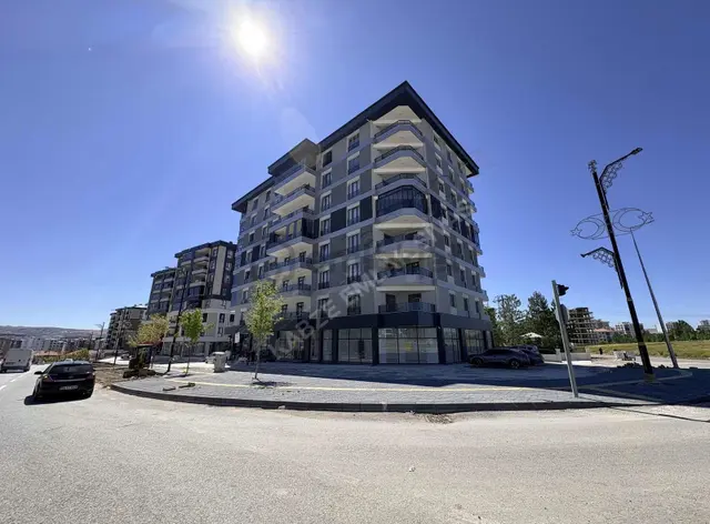 Kabze Emlaktan Eğri Köprü Mahalllesinde 300 M2 Kiralık Dükkan