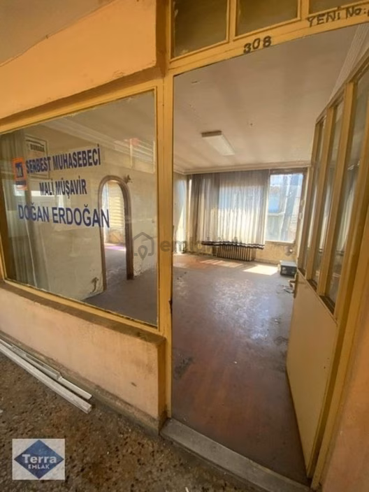 Karaköy Merkezde Emekyemez Mah De 50 M2 İşyeri Ofis . 1