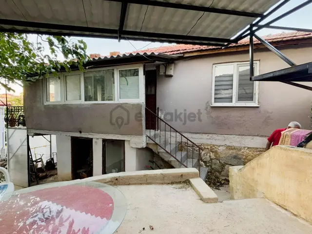Uçar'dan Hac Hüseyınler'de Satılık Bahçelı Köy Evı 1