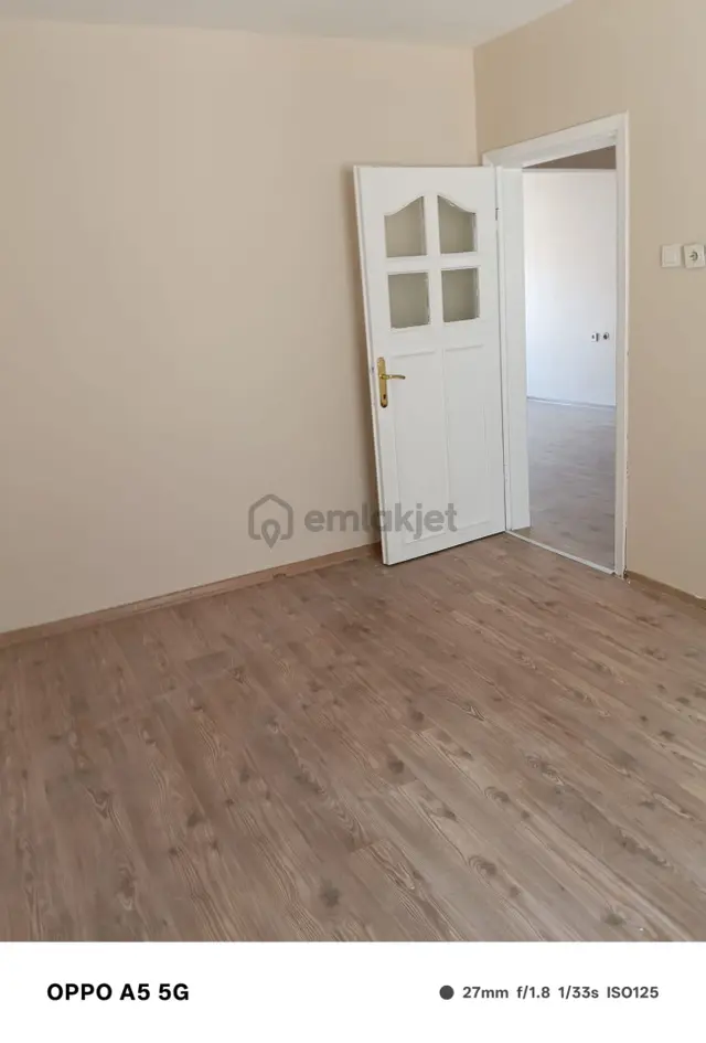 Kirazlı Mahallesi'nde Metroya Yakın 3+1 Kiralık Daire 2