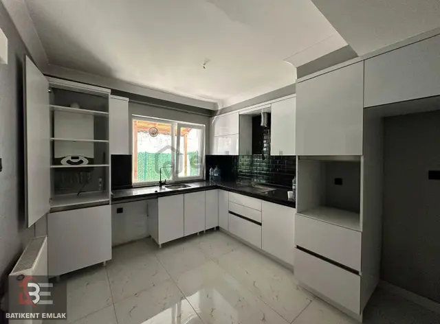 Batıkent'in Merkez'inde A'dan Z'ye Full Yapılı 6+1 Avm Yanı 1