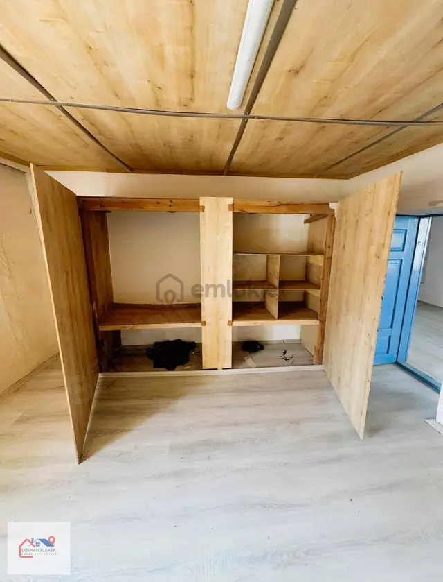 Beçin Mahallesi'nde İçinde Köy Evi Olan Arsa 2