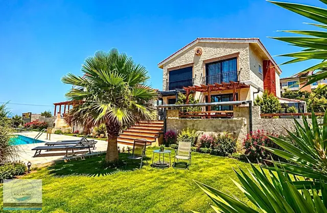 Foçaköy'de 3+1 Deniz Ve Doğa Manzaralı Akıllı Ev Sistemli Villa 2