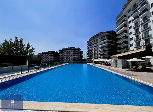Granada Resıdence Ara Kat Havuz Cepheli 3+1 2