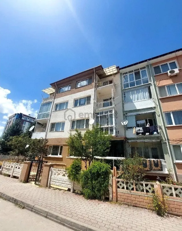 Oldpol Emlak'tan Ara Kat Kombılı 2+1 Kıralık Daıre