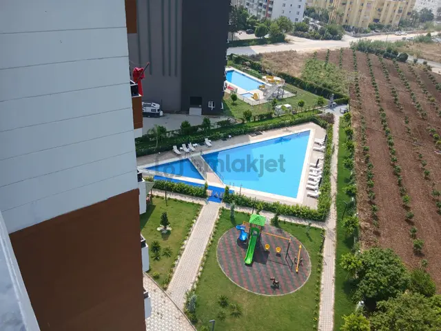 Çeşmeli'de Havuzlu & Deniz Manz.lı & Basketbol Sahalı 1+1 Daire! 1