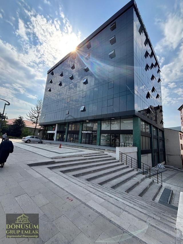 Dönüşüm'den Şehrin Gözbebeği Yemenoğlu Center'da Ultra Lüks Ofis