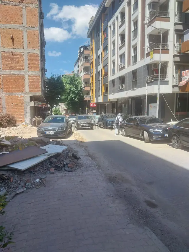 Şirinevler Güngören Sokakta Kurumsal Firmalara Kiralık Masrafsız Otoparklı. Dükkan. 2
