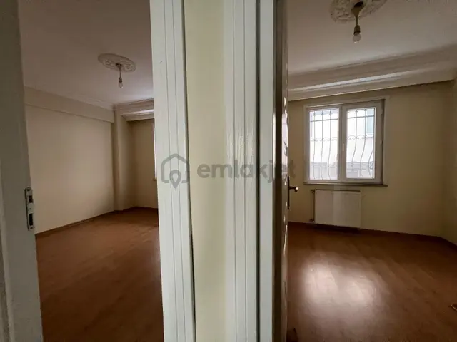 Metrobüse Yakın Masrafsız Kiralık Aile Binasında 2+1 Daire ! 2