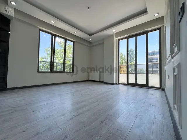 Yetkili Güç'ten İkizçay'da Ön Cephe Kombili Ayrı Mutfaklı Lüx Satılık 2+1 Daire 2