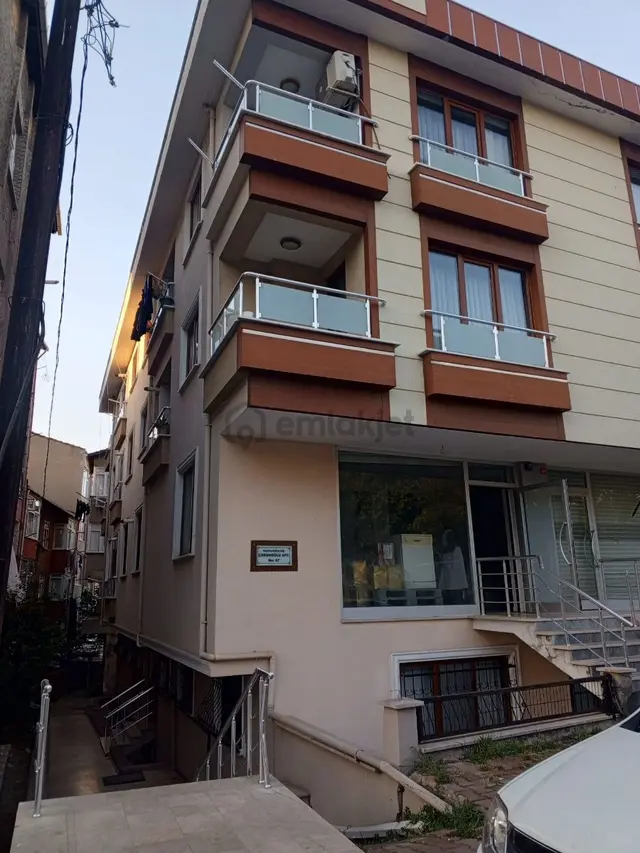Merkez18 Den Merkezi Konumda 1+1=55m2 Bahçe Katı 1