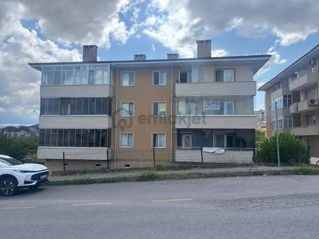 Merkezi Konumda Önü Açık Ferah Manzaralı Garajlı Satılık 3+1 1