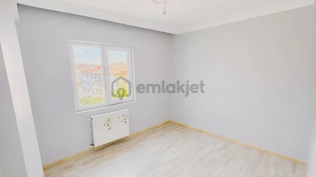 Emlak Mülkten Ayyıldız Yerleşkesine Komşu 3+1 Fırsat Daire 2