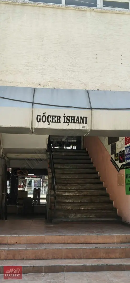 Şehrin Merkezi Göçer İşhanı'nda Kiralık Ofis 1