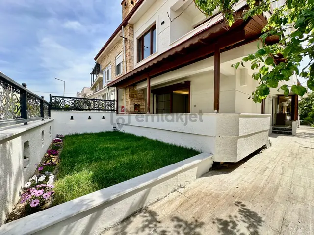 ꧁ay Emlaktan꧂akçay'da Askeri Kamp Yakını Denize 50 Mt Şömineli Satılık 3+1 Müstakil Villa 1