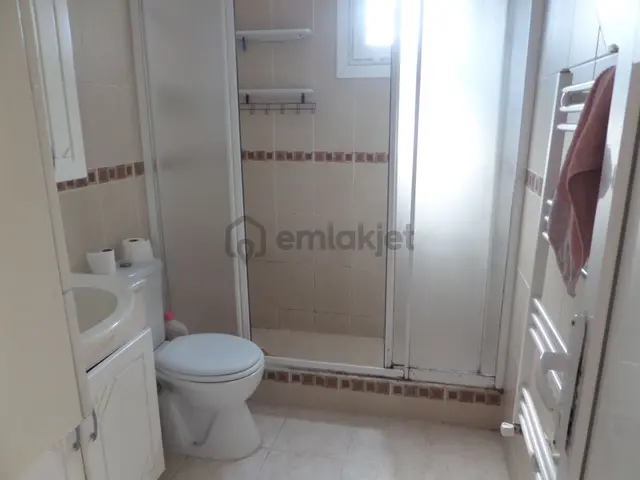 100. Yılda Merkezi Yerde Zirve Konumda Cepheler Açık Manzaralı Daire. 2