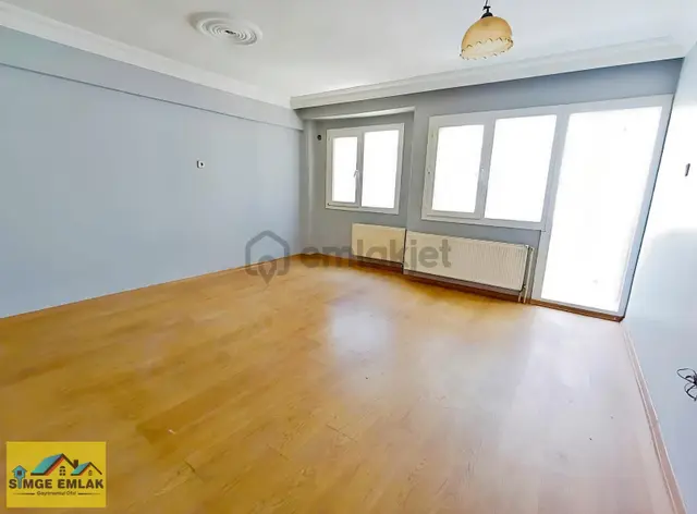 Simge'den Mithatpaşa Caddesine Yakın Geniş 2+1 Satılık Daire 1