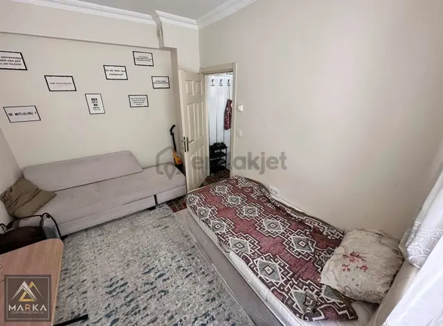 Marka'dan Saray Mahallesi Eşyalı 1+1 Ara Kat Satılık Daire 1