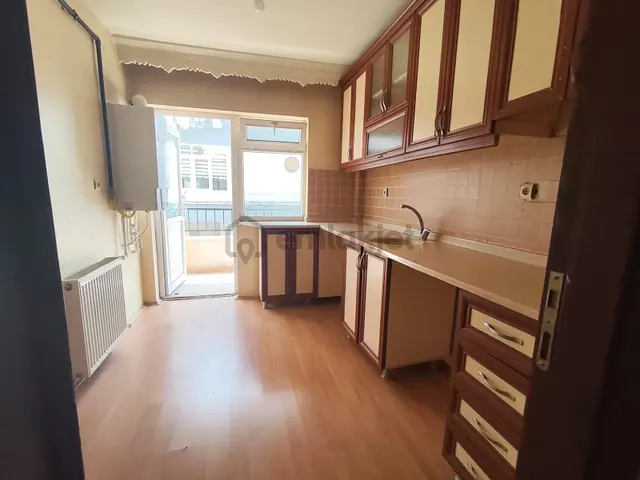 Yılmaz Gayrimenkulden Cadde Üzeri Kiralık 2+1 Yapılı Cadde Üzeri 2