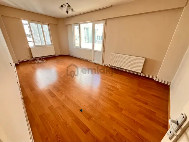 Yeşilyurt Hastane Yakınında 3+1 110m2 D.gazlı Temiz Bakımlı Ferah Daire 1