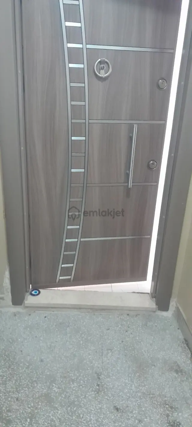 Çift Balkonlu Kombili Masrafsız Kiralık Daire 1
