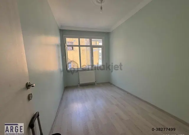 Merkezi Konumda Kiralık Ara Katı Daire 2