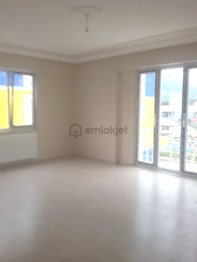 Kocaeli Gölcük Yazlık Yeni Mahalle Kiralık 3+1 Daire 1