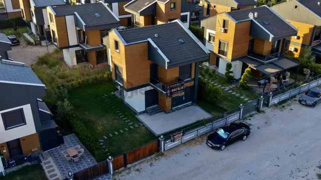 Truva Sitesinde 290 M² Arsa İçinde 5+1 Deniz & Merkez Yanında 1