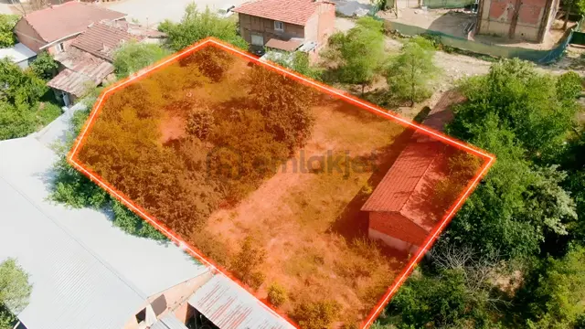 Özlüce'de İmarlı Arsa 574m2 Yol+su+elektrik Mevcut Tek Tapu