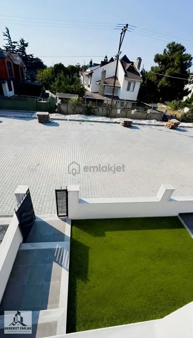 Bereket Emlaktan Denize Yürüme Mesafesinde Villa 2