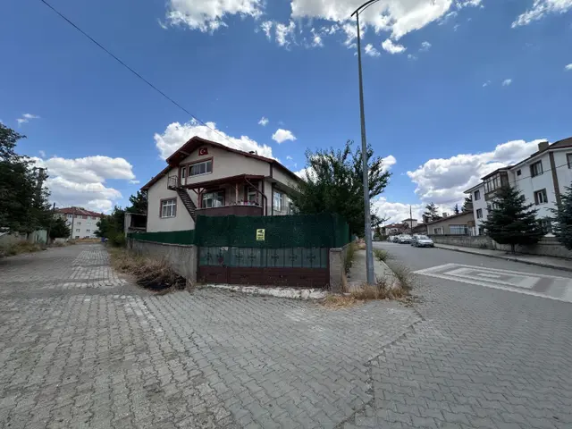 Çarşı İçinde Satılık Müstakil Ev 1