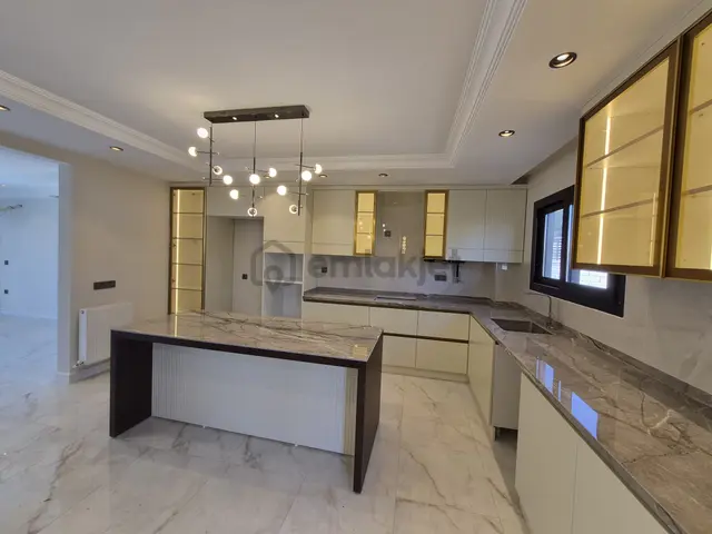 4+1 Çınarlı Tripleks Sıfır Villa 3balkon Havuz 200m2 Otopark 300m Arsa Teras G.oda 2banyo Barbekü 1