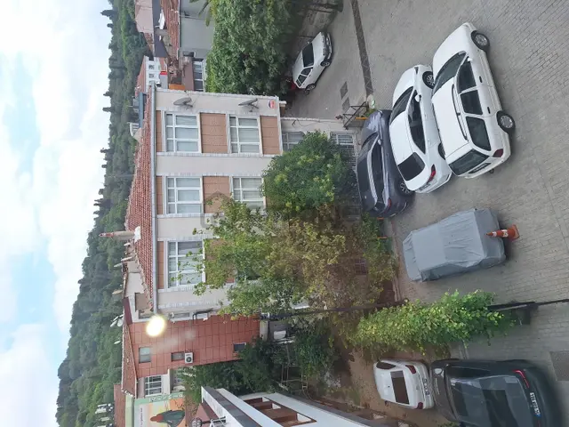 Eyüp Ana Çarşı Üzerinde Ferah Temiz 140m² 4+1 Akkuzu G.menkul'de 2