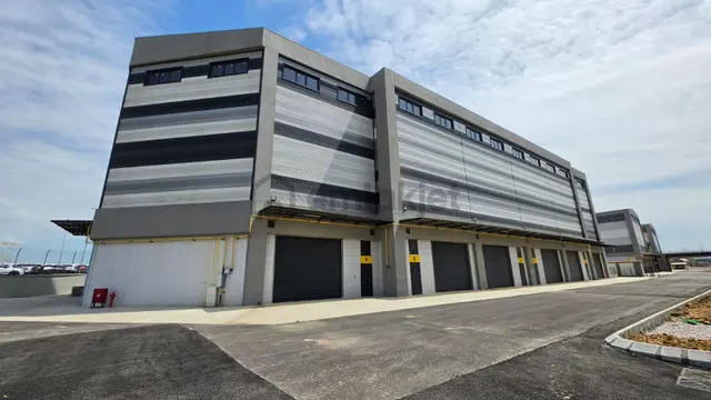 Tuzla Orhanlıda Satılık 5 Bölümlü Geniş Dükkan 1