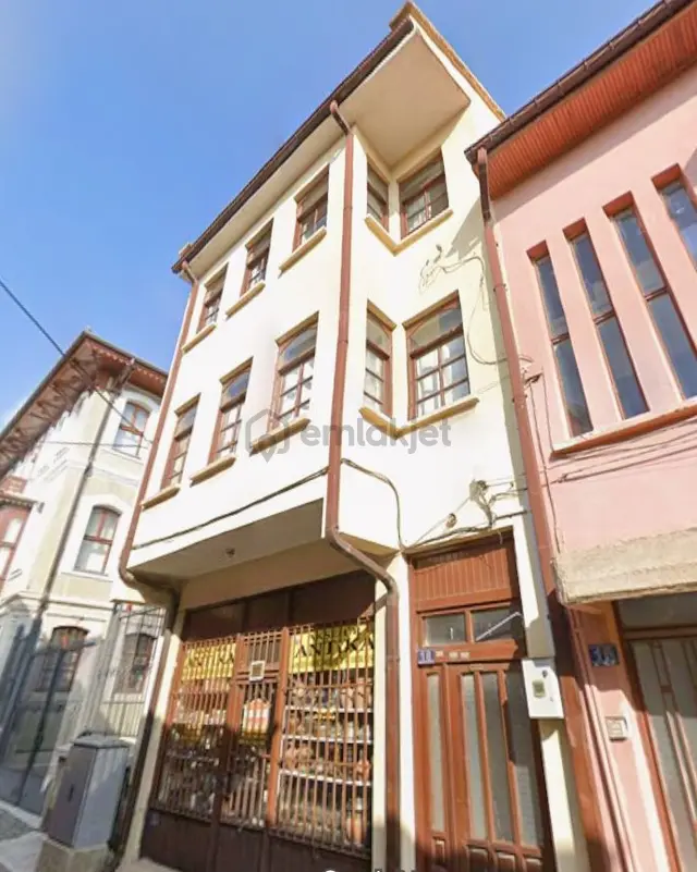 Akşehir'de Satılık Antika Dükkanı + Bahçe Dahil Otantik Eşyalı 4+1 Konak 1