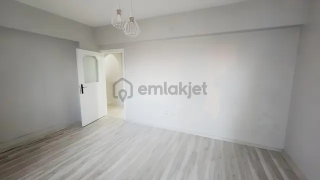 Pursaklar Tevfik İleri Mah. Savcı Sokakta Yüksek Giriş 2+1 1