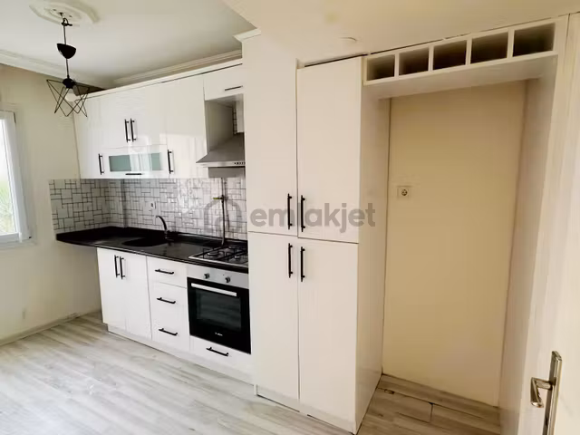 Bahçelievler Palmiyeli Sokakta 2+1 100m2 Doğalgazlı Kiralık Dair