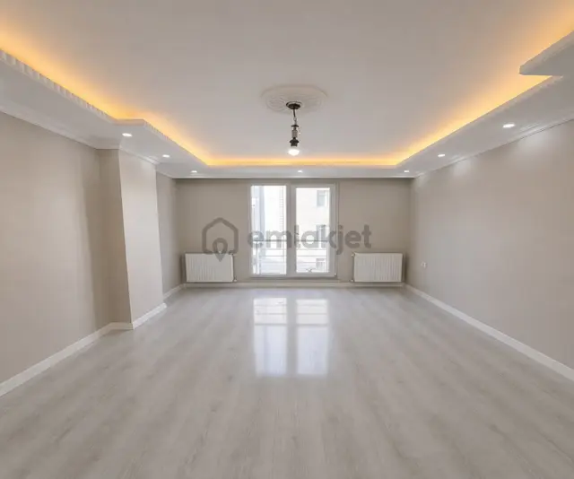 Güzelyurt'ta Metrobüse Yürüme Mesafesinde Acil Kiralık 2+1 2