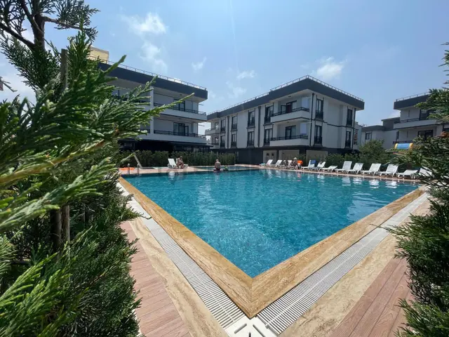 Havuzlu Site İçerisinde Ferah Ve Kullanışlı Satılık 2+1 Daire! 1