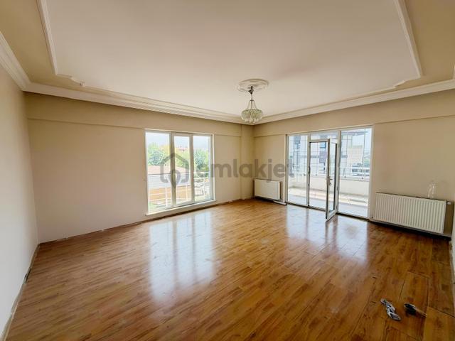 Yusuf Karadağlı'dan Yeni Köy Garajı Civarı 3+1 Kiralık Daire 1