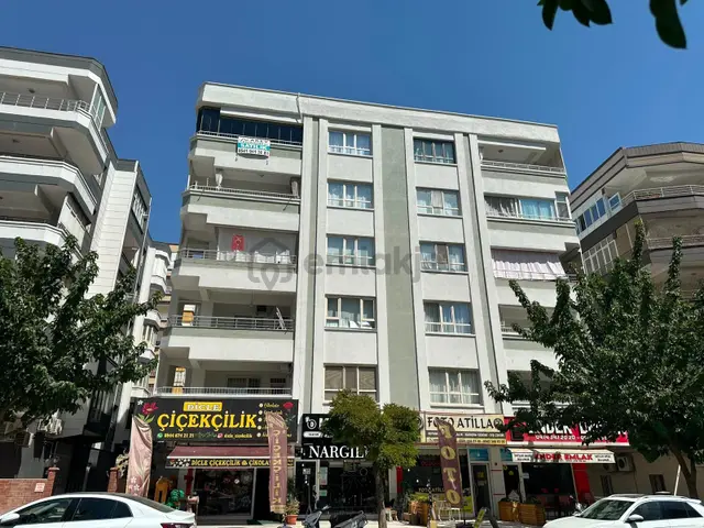 Akev Gayrimenkul'den 35 Metre'de Merkezi Konumda 4+1 Geniş Daire 2