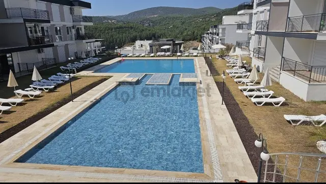 Kuşadası'nda Havuzlu, Doğa İle İç İçe 1+1 Boş Kiralık Daire 1