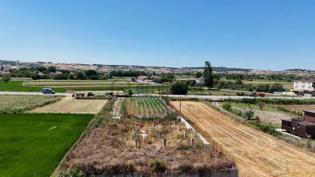 Ana Yola Cepheli Hazır Temelli Satılık Arsa 1861 M² 1