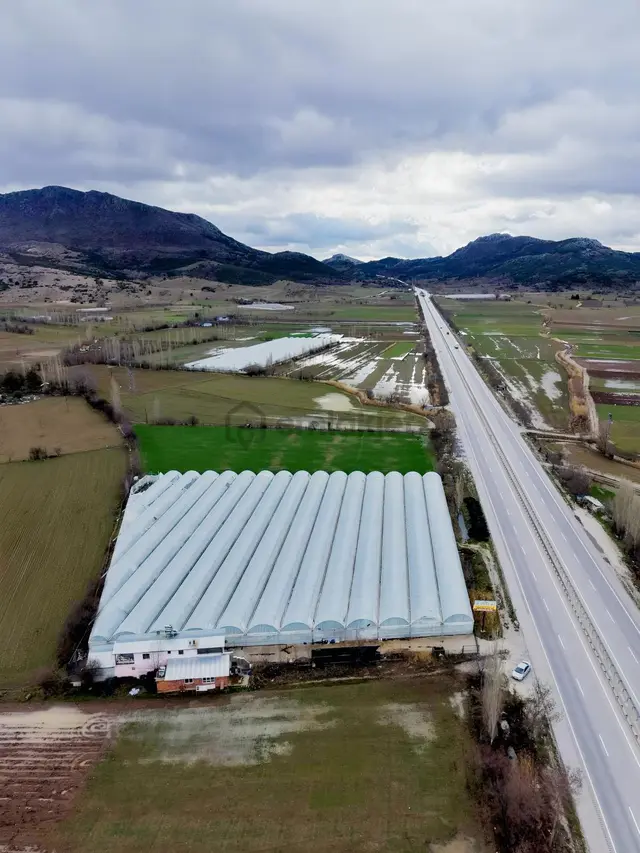 İnal Emlak'tan Antalya - Burdur Yolu Üzerinde Satılık Sera 1